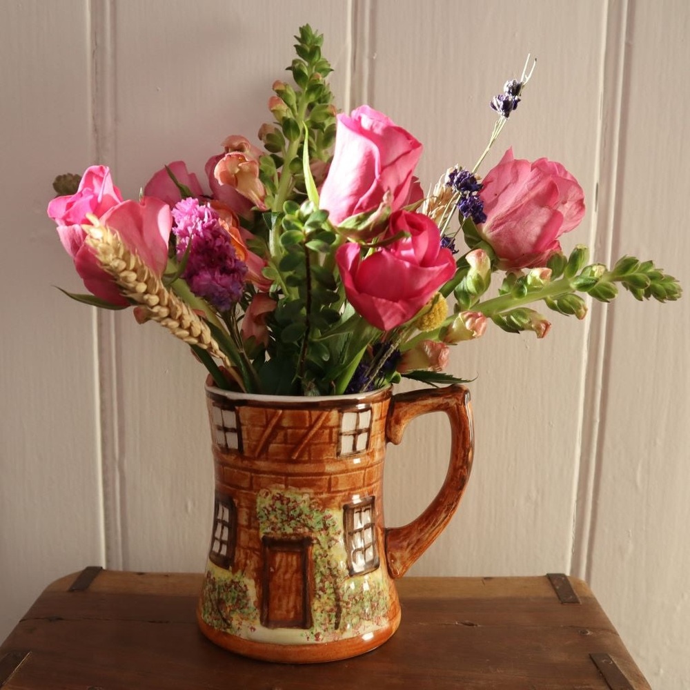 Antique " Ye Old Cottage"
Made in England
Used as flower vase